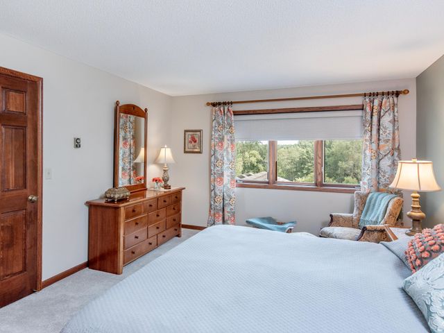 6256 Lynn Way, Woodbury, MN 55129