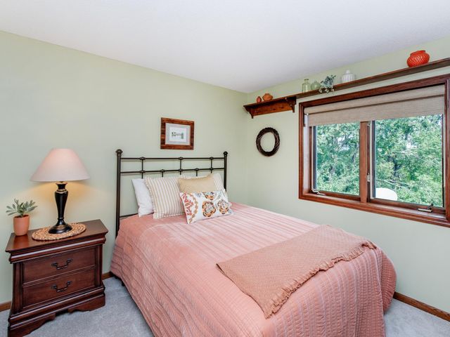 6256 Lynn Way, Woodbury, MN 55129