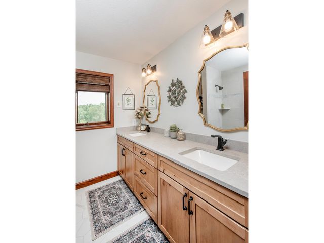 6256 Lynn Way, Woodbury, MN 55129