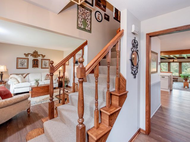 6256 Lynn Way, Woodbury, MN 55129