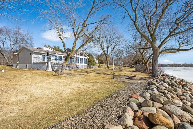 8839 N Shore Trail N, Forest Lake, MN 55025