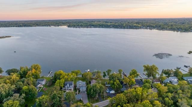 8839 N Shore Trail N, Forest Lake, MN 55025