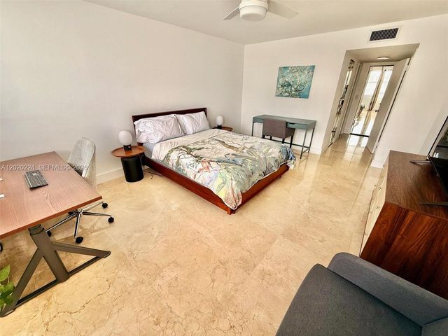 1420 Brickell Bay Dr 1108B, Miami, FL 33131