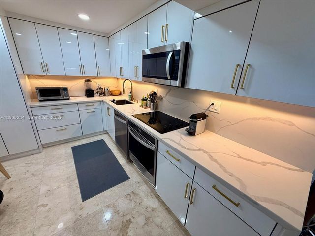 1420 Brickell Bay Dr 1108B, Miami, FL 33131