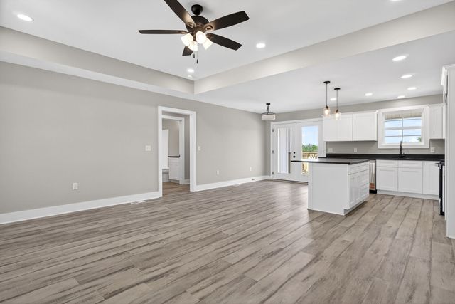 396 Westwood Dr, Sparta, TN 38583