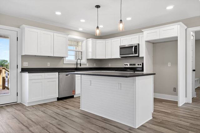 396 Westwood Dr, Sparta, TN 38583