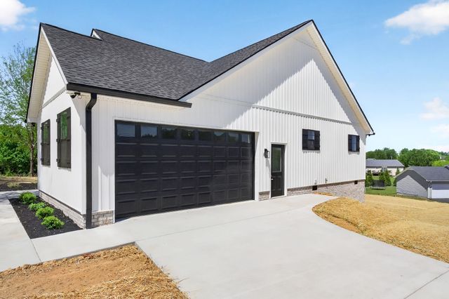396 Westwood Dr, Sparta, TN 38583