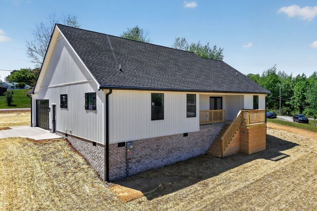 396 Westwood Dr, Sparta, TN 38583
