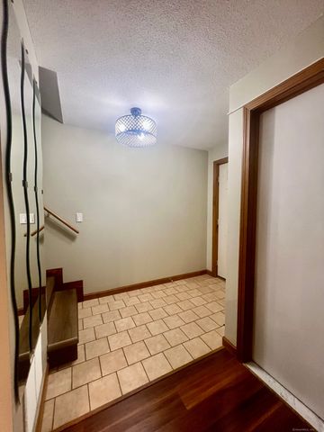 29 Kathleen Drive APT 1B, Windham, CT 06226
