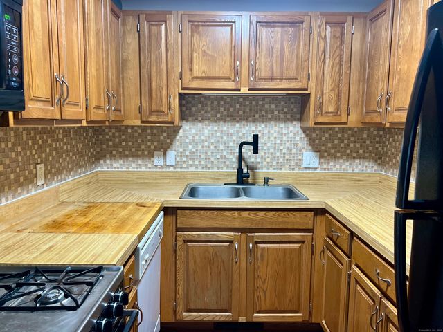 29 Kathleen Drive APT 1B, Windham, CT 06226