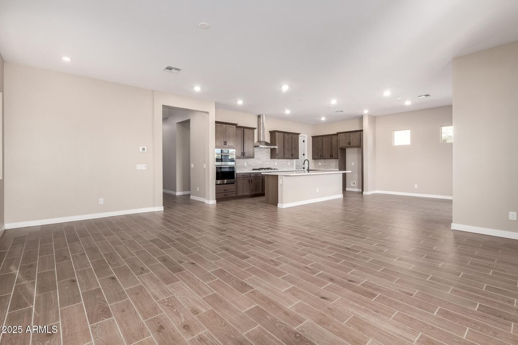 Image 11 of property listing at 8920 E COVINA Street, Mesa, AZ 85207