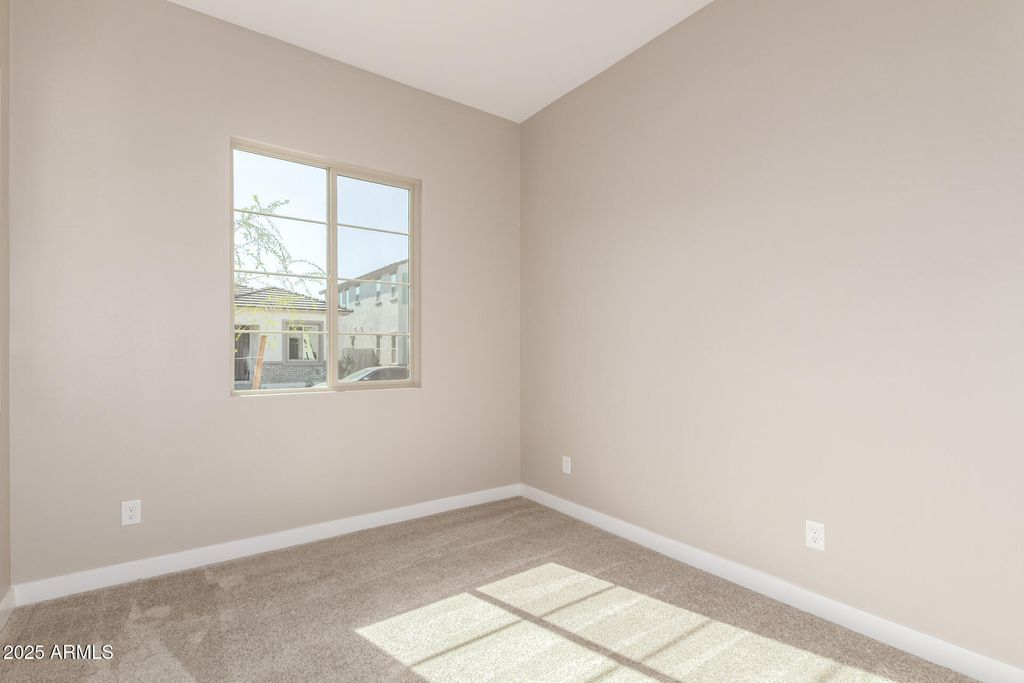 Image 5 of property listing at 8920 E COVINA Street, Mesa, AZ 85207
