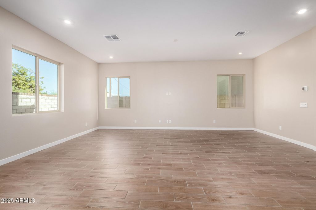 Image 9 of property listing at 8920 E COVINA Street, Mesa, AZ 85207