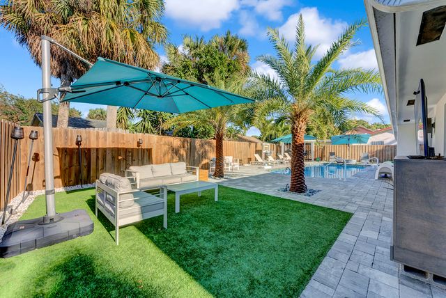 707 W Boulevard Chatelaine, Delray Beach, FL 33445