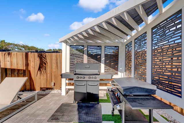 707 W Boulevard Chatelaine, Delray Beach, FL 33445