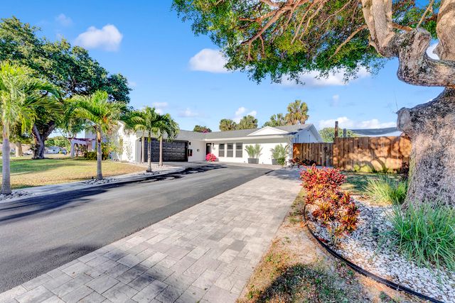 707 W Boulevard Chatelaine, Delray Beach, FL 33445