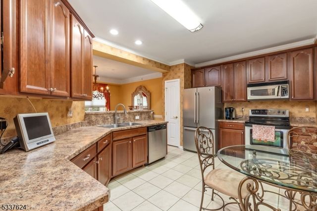 2307 Ambassador Ct, Franklin Twp., NJ 08873