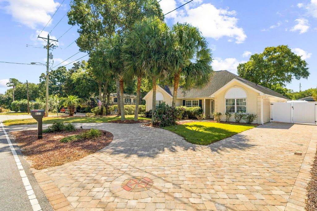 611 5th Ave. N, Surfside Beach, SC 29575 — exterior