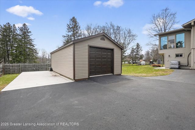 13780 Hamersley Drive, Bath, MI 48808