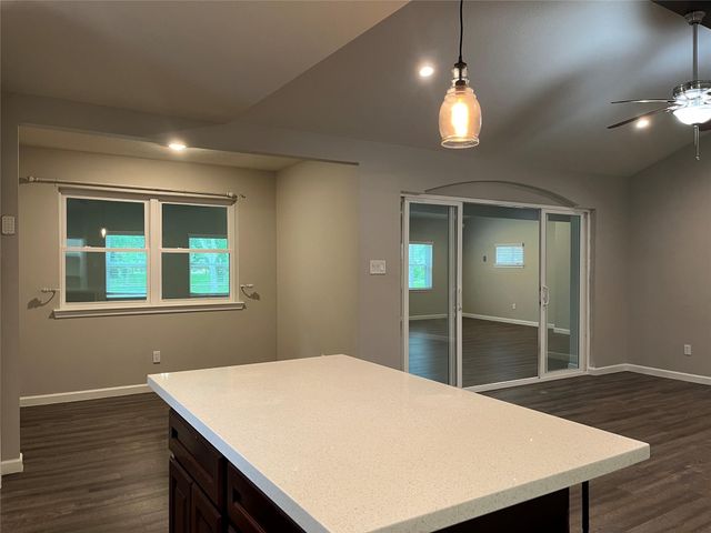304 S Shadowbend Avenue, Friendswood, TX 77546