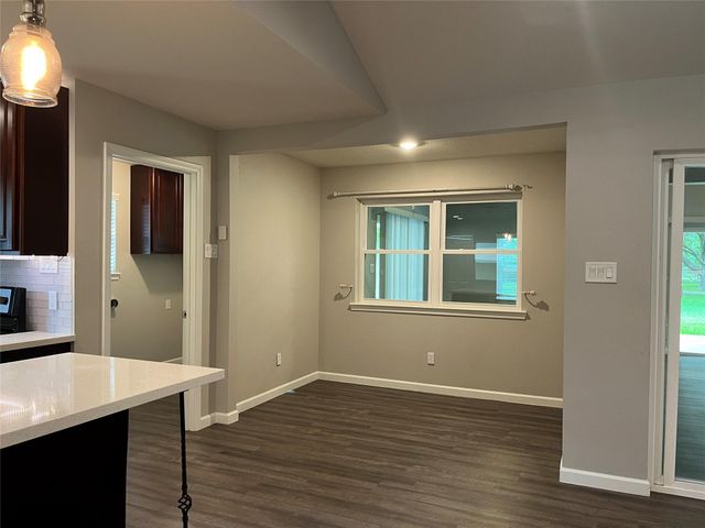 304 S Shadowbend Avenue, Friendswood, TX 77546