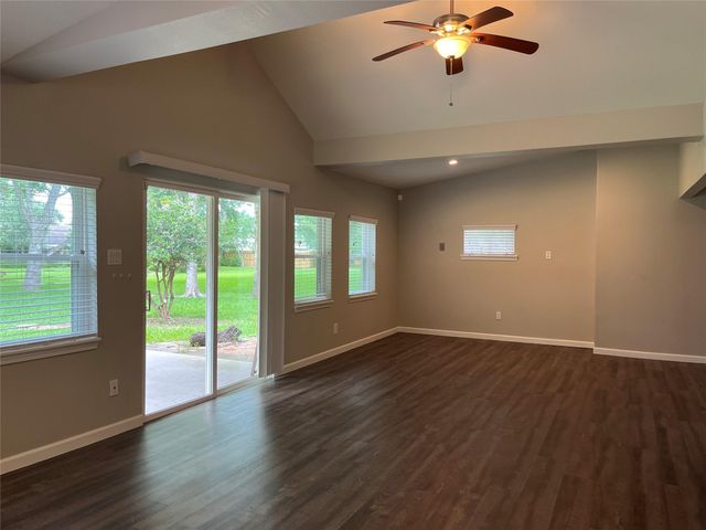 304 S Shadowbend Avenue, Friendswood, TX 77546