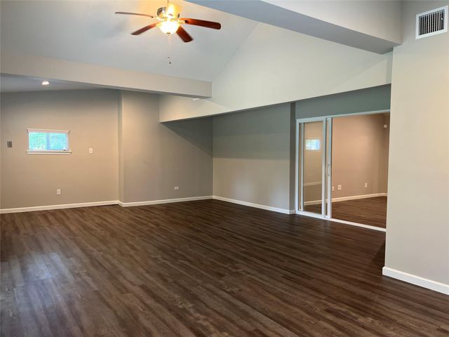 304 S Shadowbend Avenue, Friendswood, TX 77546