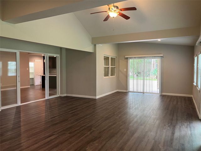 304 S Shadowbend Avenue, Friendswood, TX 77546