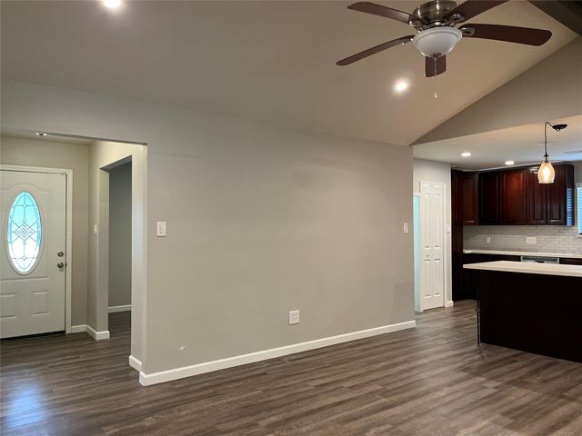 304 S Shadowbend Avenue, Friendswood, TX 77546