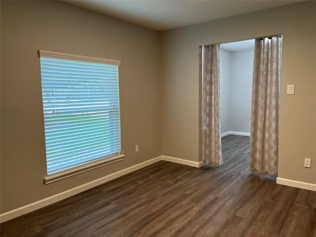304 S Shadowbend Avenue, Friendswood, TX 77546