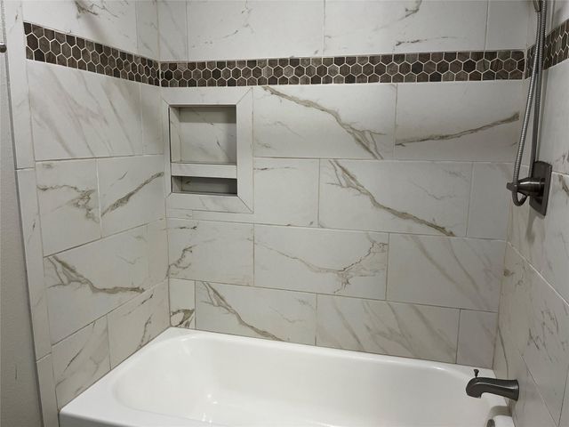 304 S Shadowbend Avenue, Friendswood, TX 77546