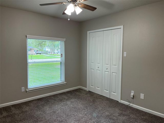 304 S Shadowbend Avenue, Friendswood, TX 77546