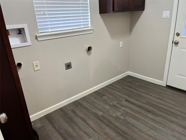 304 S Shadowbend Avenue, Friendswood, TX 77546