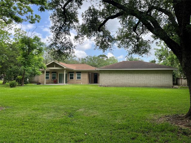 304 S Shadowbend Avenue, Friendswood, TX 77546