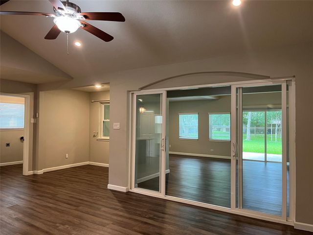 304 S Shadowbend Avenue, Friendswood, TX 77546