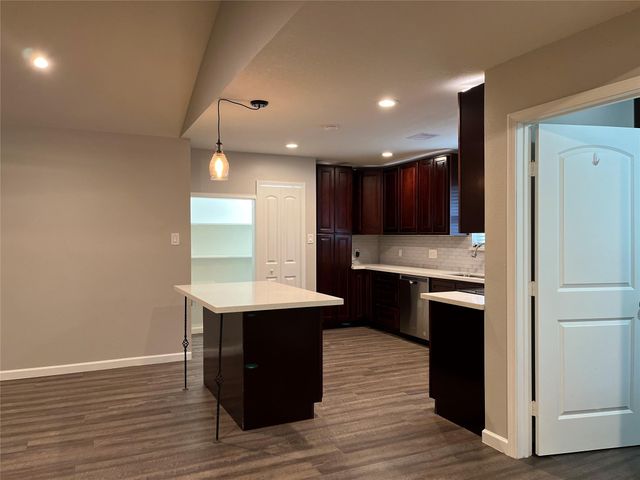 304 S Shadowbend Avenue, Friendswood, TX 77546