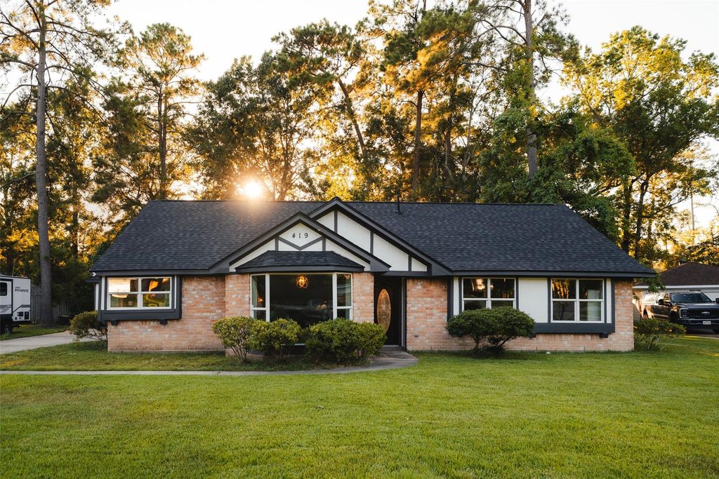 419 Magnolia Bend, New Caney, TX 77357