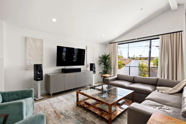 4525 Alhambra St, San Diego, CA 92107