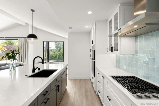 4525 Alhambra St, San Diego, CA 92107