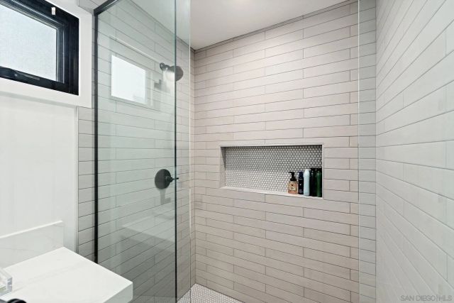 4525 Alhambra St, San Diego, CA 92107