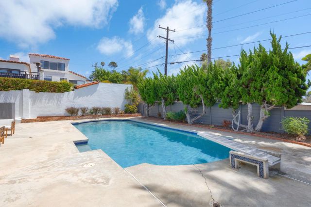 4525 Alhambra St, San Diego, CA 92107