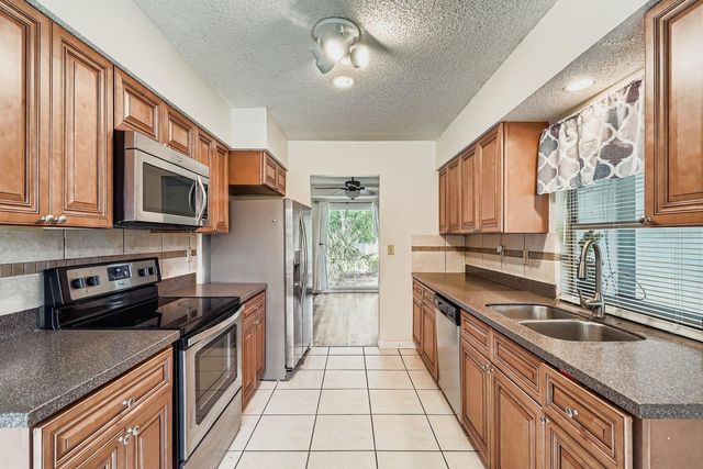 7222 MEADOWBROOK DRIVE, Sarasota, FL 34243