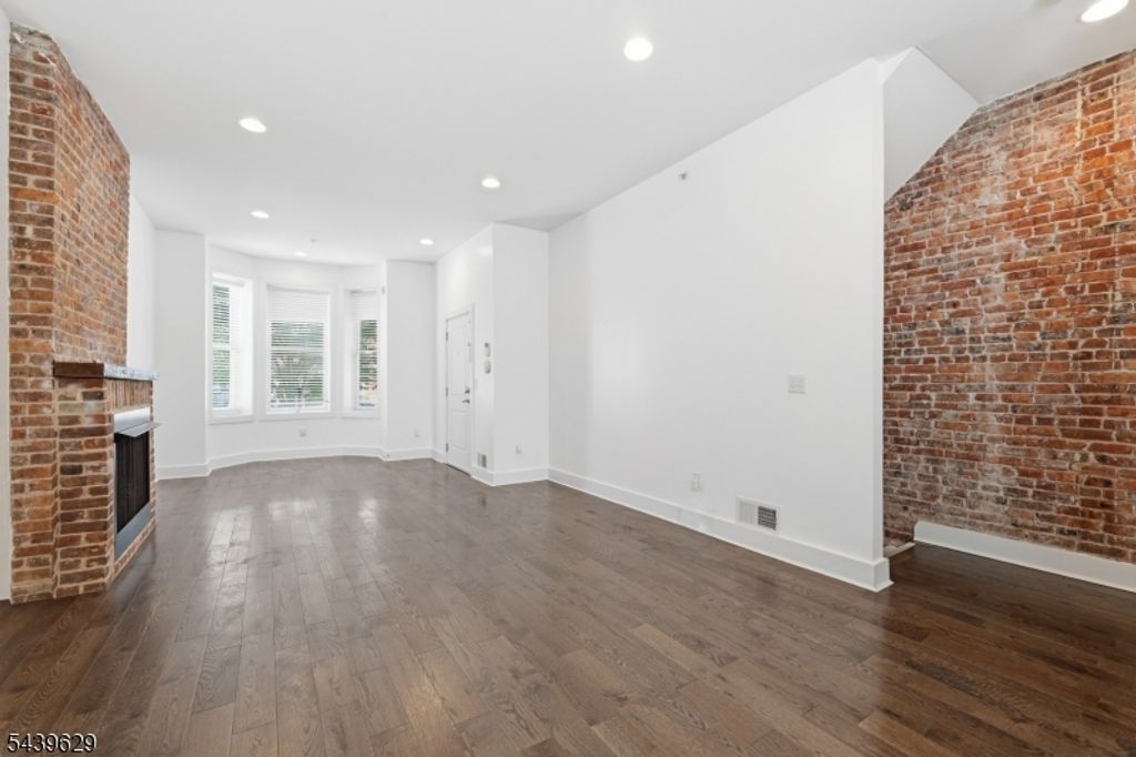 252 Mount Pleasant Ave 1, Newark City, NJ 07104 — photo 2