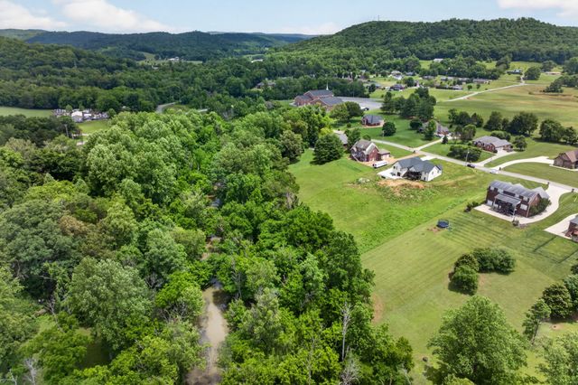 4413 Twin Creeks Dr, Cookeville, TN 38506