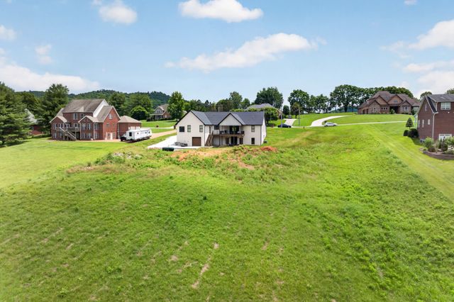 4413 Twin Creeks Dr, Cookeville, TN 38506