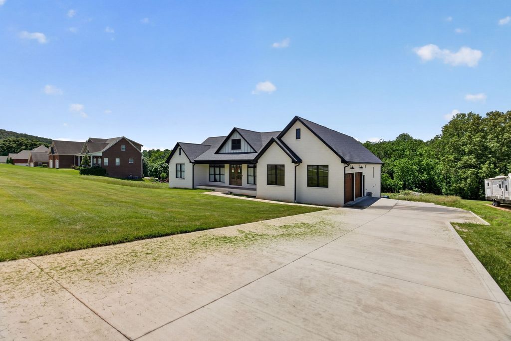 4413 Twin Creeks Dr, Cookeville, TN 38506