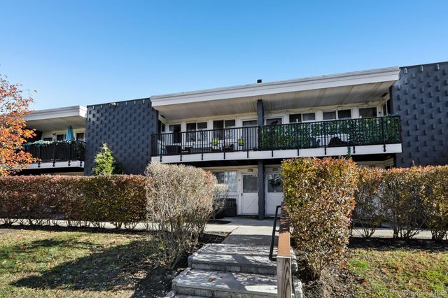 4 Wyndover Woods Lane 12, White Plains, NY 10603