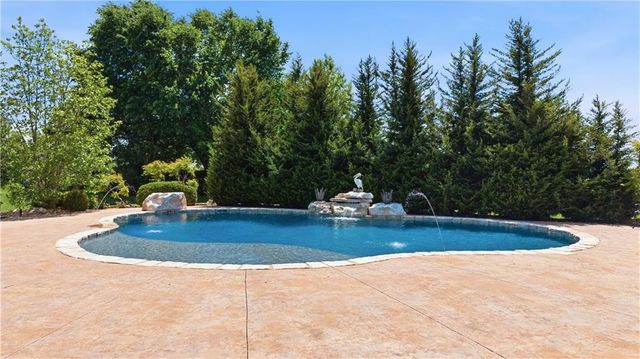 10777 W 179th Terrace, Overland Park, KS 66013