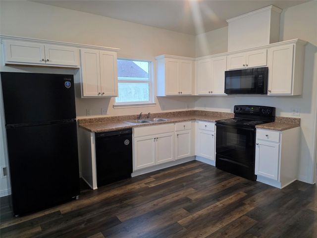 6311 White Oak Drive, Hitchcock, TX 77563