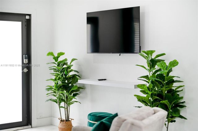 329 SE 12th Ave, Pompano Beach, FL 33060